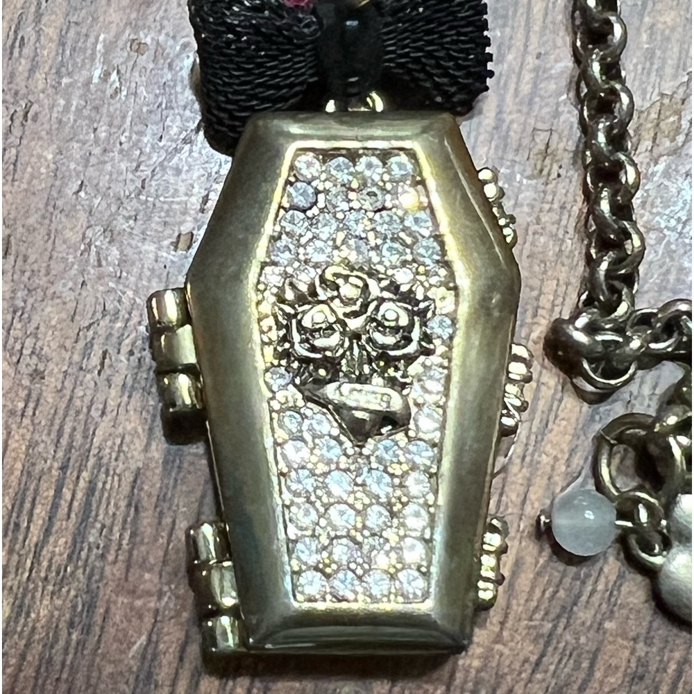 Betsey Johnson Vintage Skeleton In Coffin Halloween Necklace GUC - Picture 7 of 12